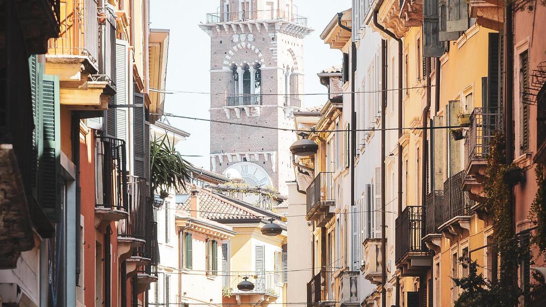 Centri vuoti, si esce in periferia