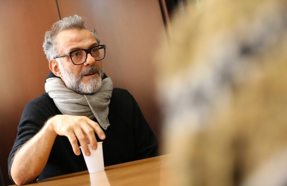 La Fase 2 e i ristoranti. Bottura sceglie il silenzio L’ipotesi allo studio di tre turni per servizio 