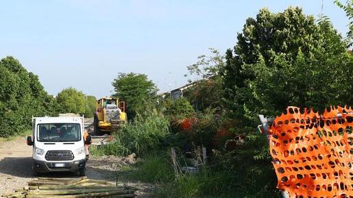 Minacciato a Ferrara da ambientalisti: «Smetti o bruciamo la ruspa»