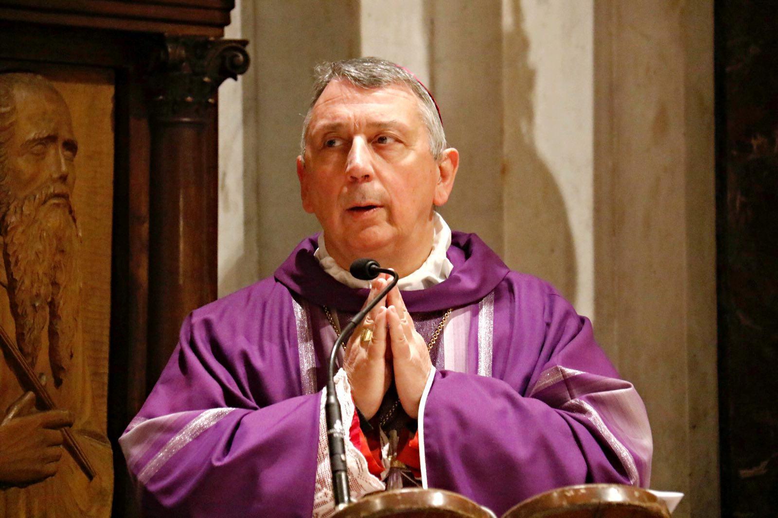 Il vescovo: decreto assurdo, vogliamo celebrare le messe 