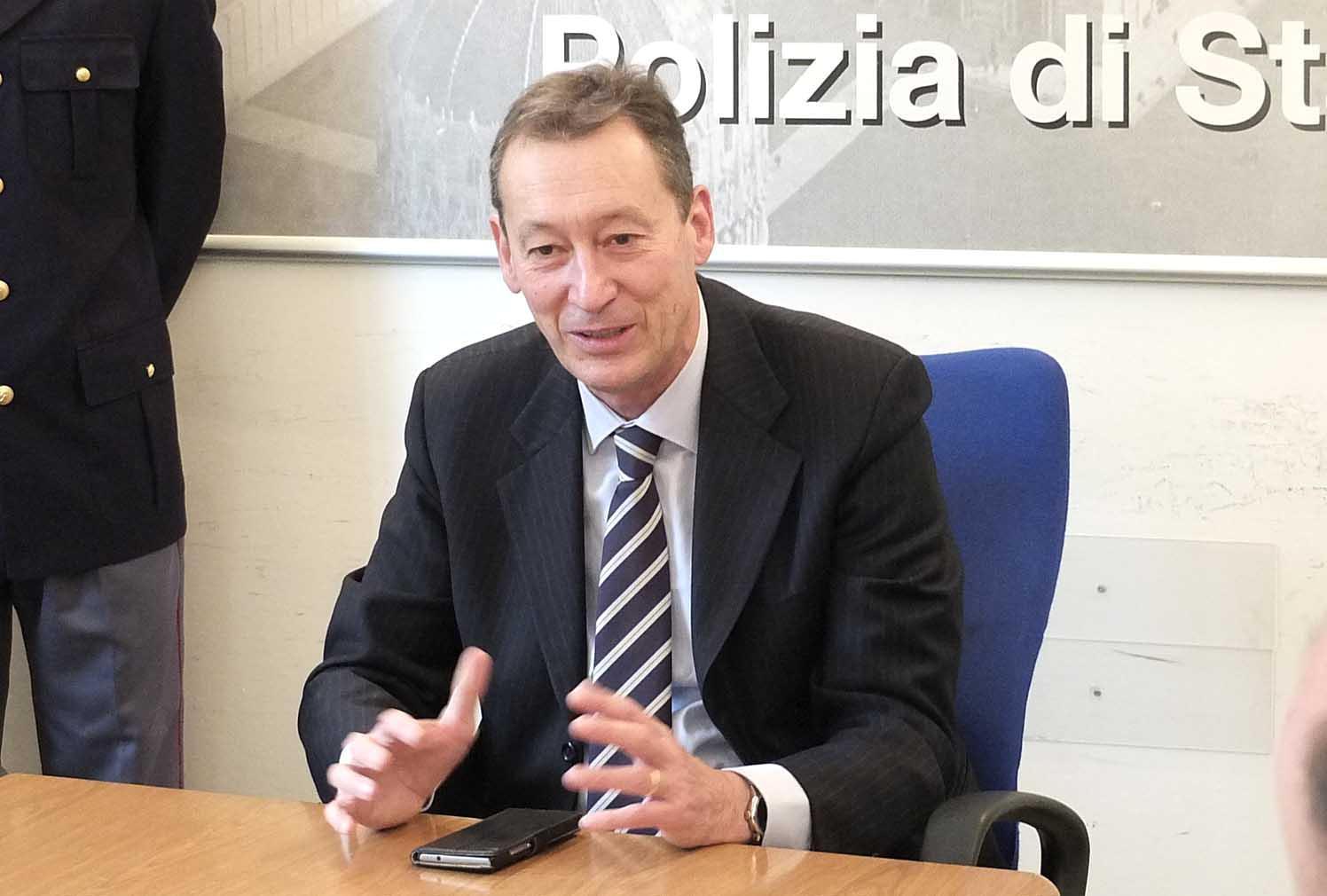 Il questore Paolo Rossi durante una conferenza stampa