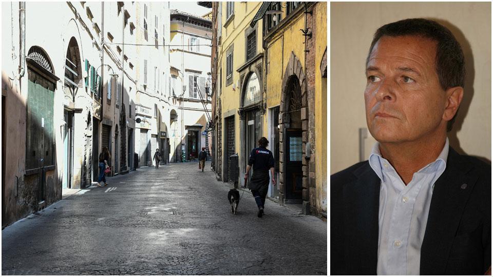 Pochissime persone che passeggiano in via Fillungo e Rodolfo Pasquini, direttore di Confcommercio Lucca e Massa Carrara