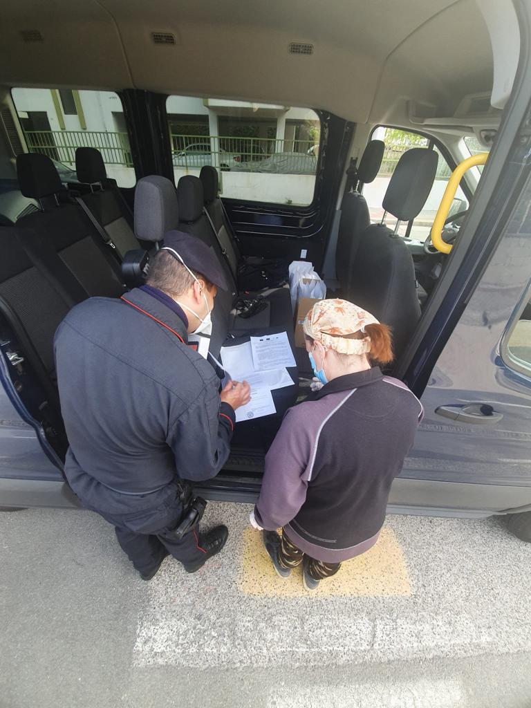 Cagliari, i carabinieri consegnano i tablet agli studenti