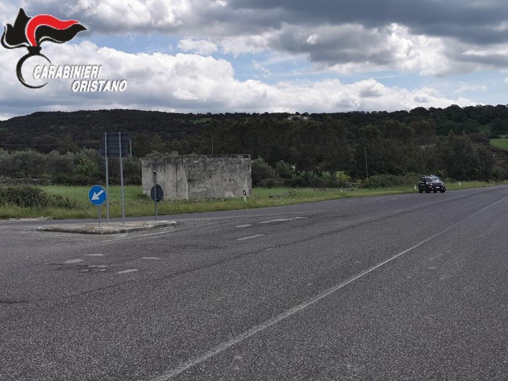 Ha un malore mentre è alla guida, i carabinieri lanciano l'allarme e lo salvano