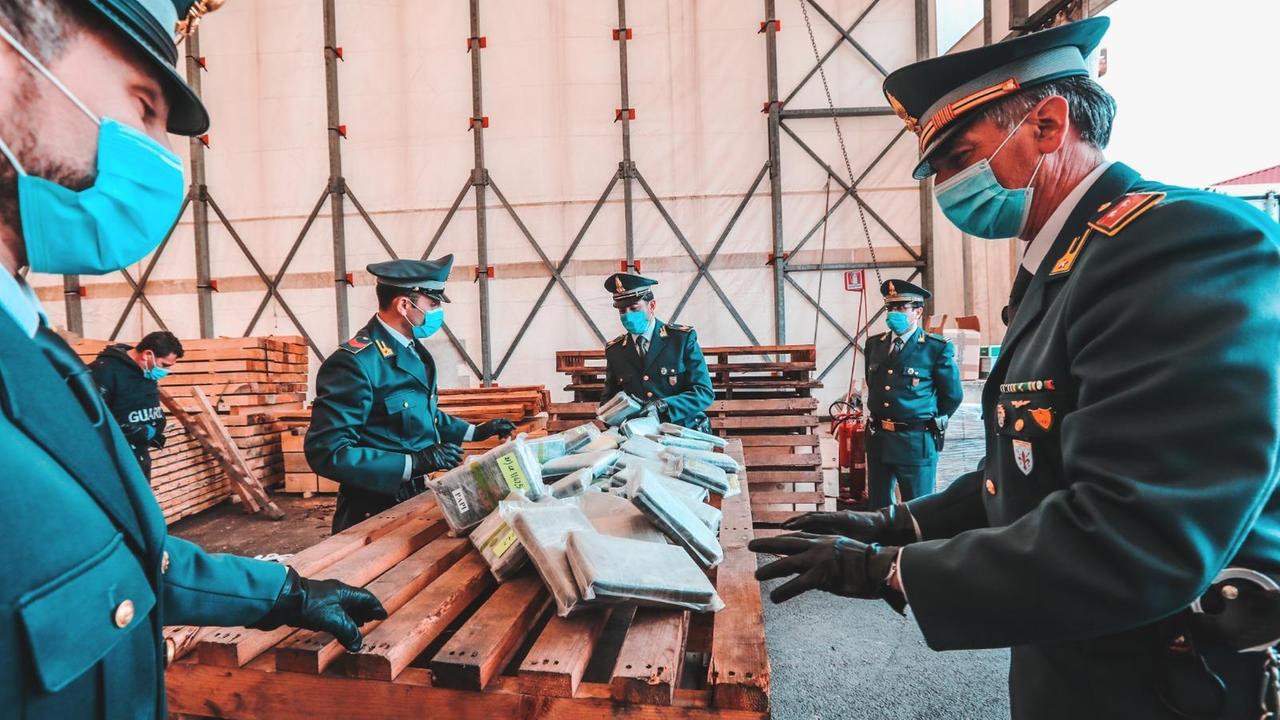 Il sequestro di cocaina (foto Marzi)