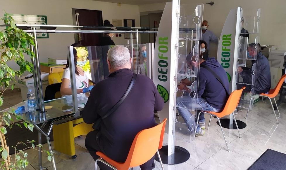 Alcuni neodipendenti Geofor firmano il contratto