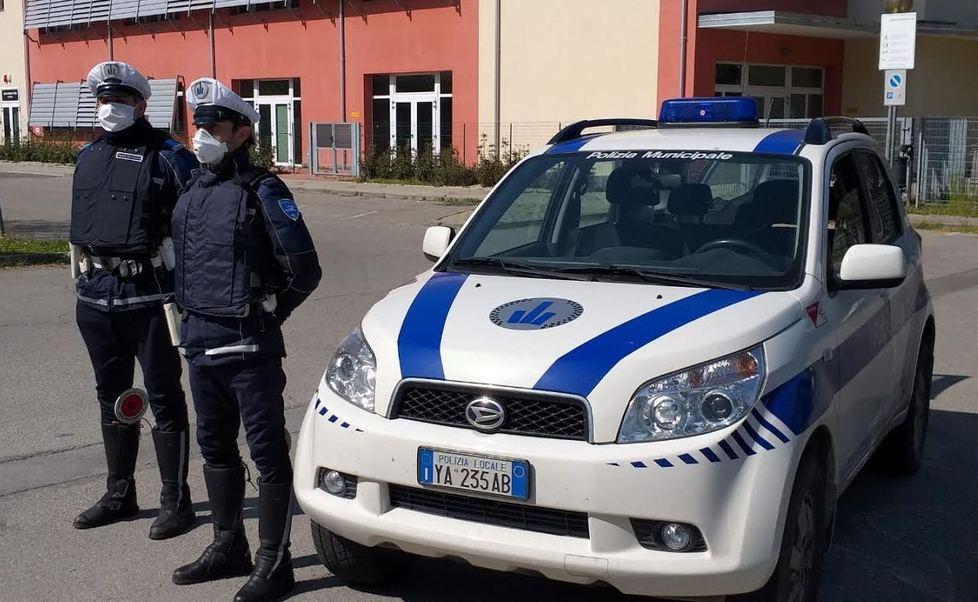 «Io vado dalla morosa perché mi manca tanto» Per lui scatta la multa 