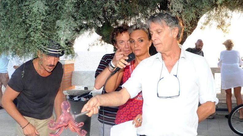 Ristoratori e baristi non ci stanno e consegnano le chiavi al sindaco