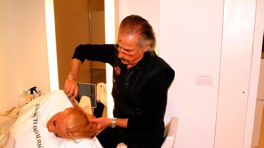 Mario Stagi di Hair Studio Mario a Viareggio (foto d'archivio)