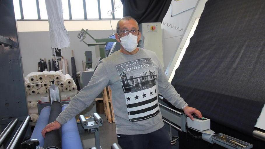 Ripartono quattrocento aziende tessili Biffoni: «Parchi a numero chiuso»