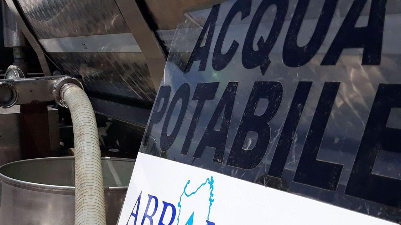 Autobotti Abbanoa nelle località a sud della città