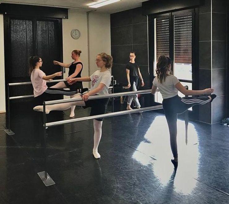 Scuole di danza nel limbo «Impossibile fare lezione da casa: servono risposte»