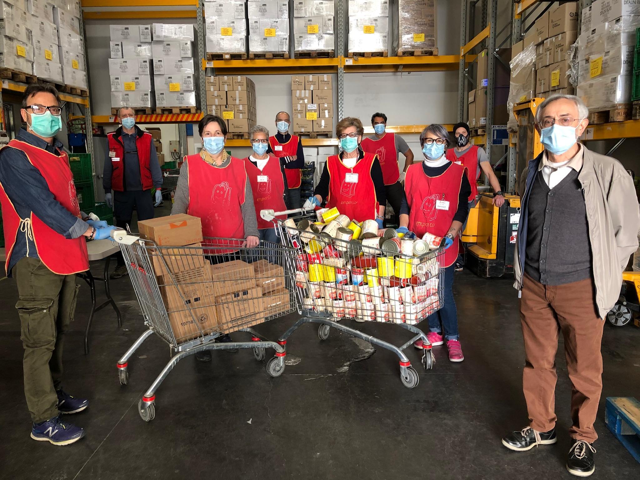 I volontari dell'Emporio della solidarietà