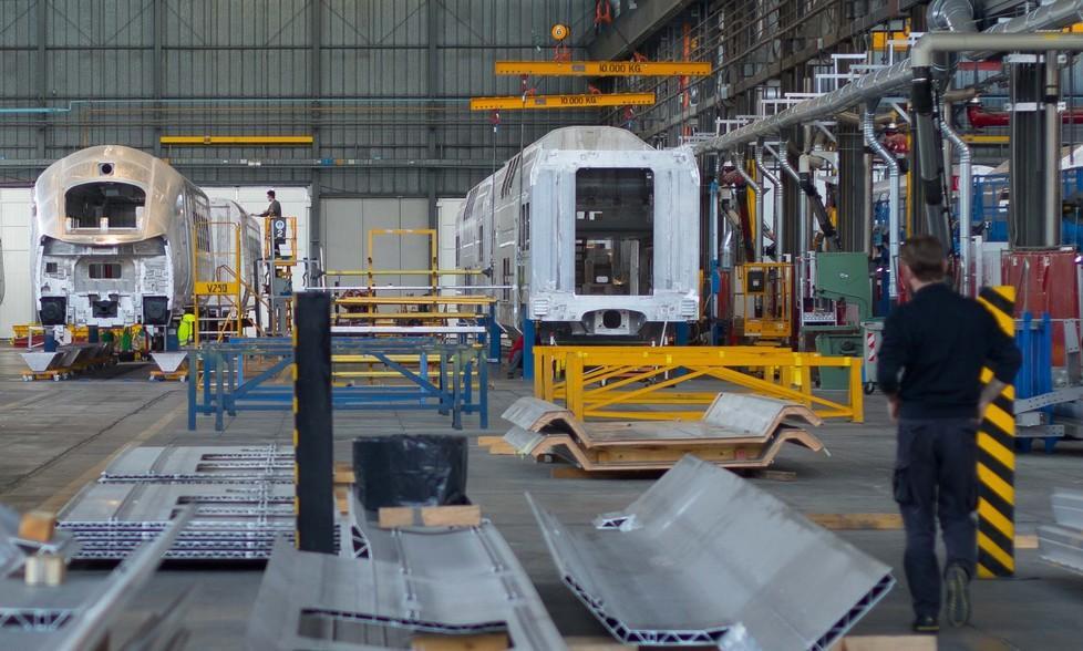 Hitachi Rail, tutti in fabbrica dal 13 maggio, spunta l’ipotesi turni e ingressi scaglionati 