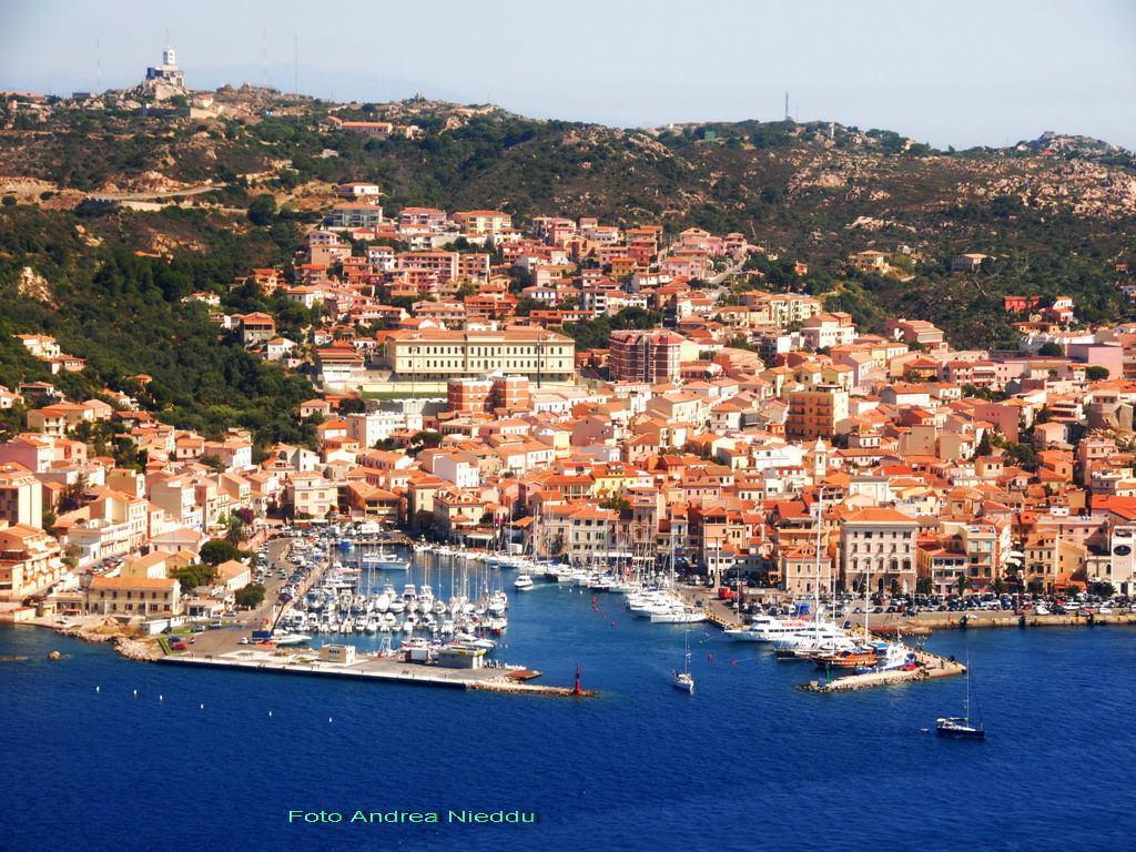 La Maddalena, piano di rilancio di 600mila euro: addio Tosap, taglio Tari fino al 70%, incentivi alle assunzioni 