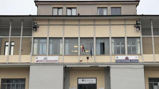 Sette vigili urbani contro il Comune