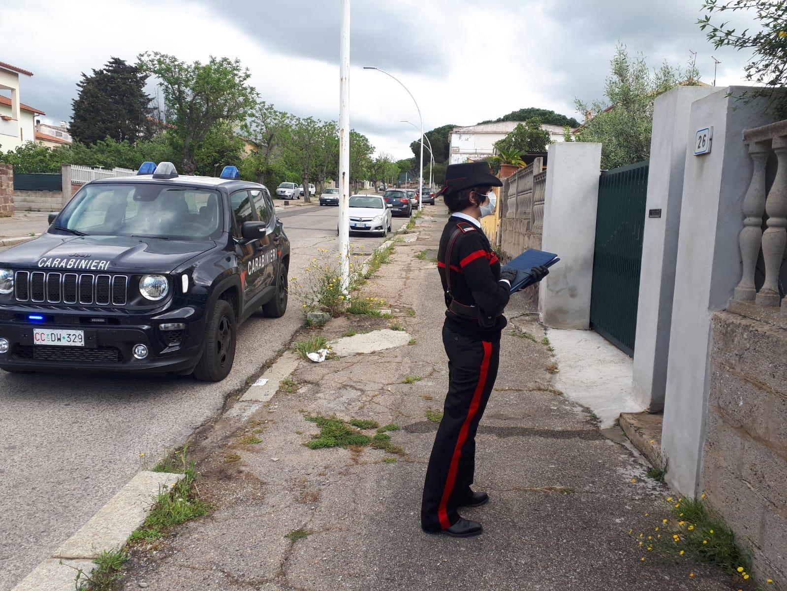 Carbonia, i carabinieri distribuiscono i tablet agli studenti
