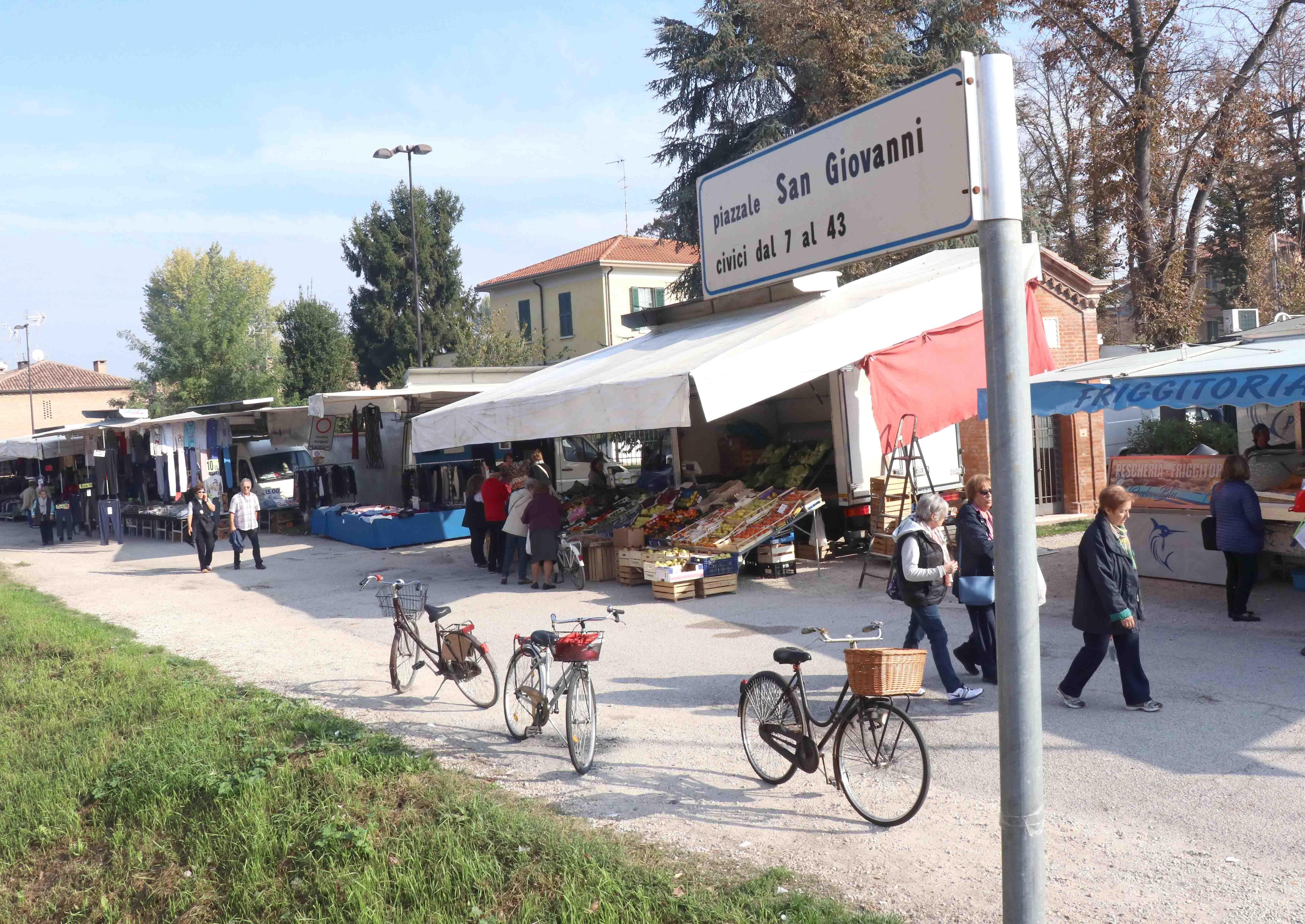 Il mercato di piazzale San Giovanni a Ferrara