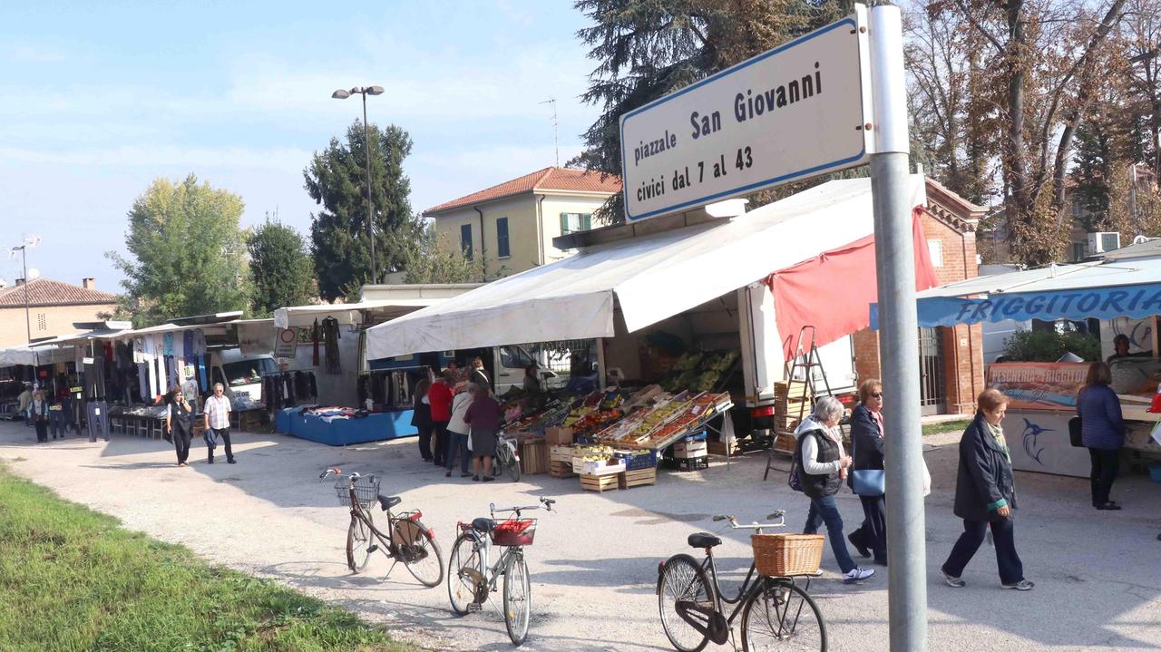 Il mercato di piazzale San Giovanni a Ferrara