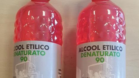 Le bottiglie di alcol che verranno consegnate ai cittadini