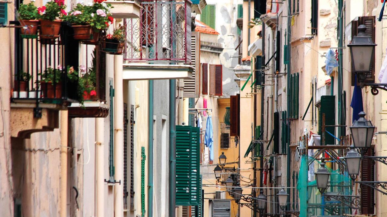 Coronavirus, Alghero: centro storico pedonale per favorire bar e ristoranti