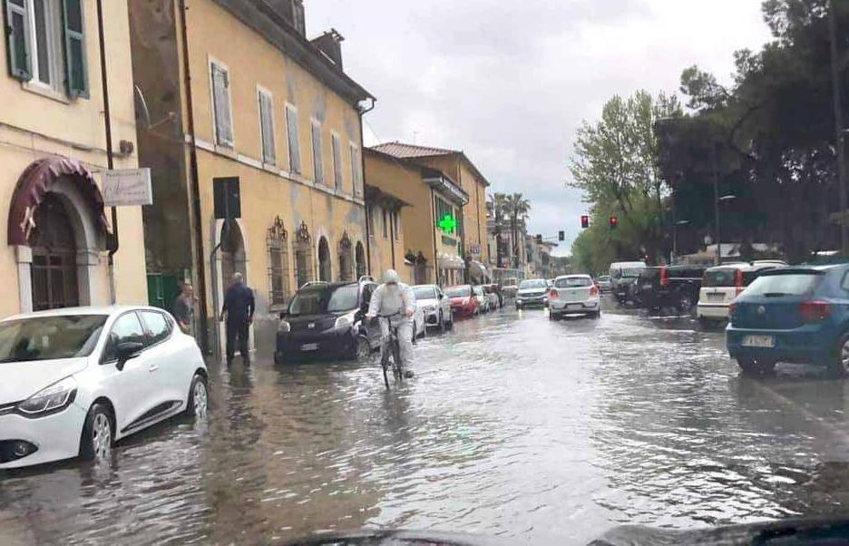 Pioggia forte per mezz’ora Marina finisce sott’acqua 