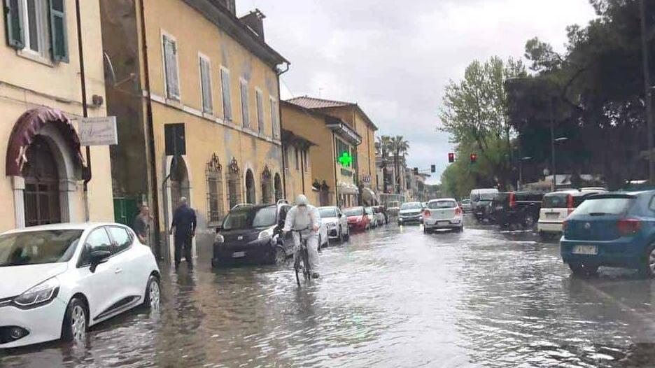 Pioggia forte per mezz’ora Marina finisce sott’acqua