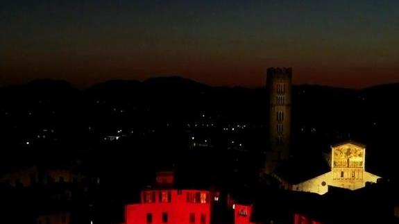 Un videoclip con l’Anfiteatro vestito in tricolore