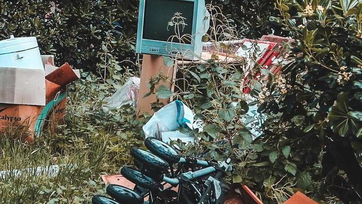La disperazione di Shangai tra cumuli di rifiuti case come gabbie e lo spaccio che non si ferma