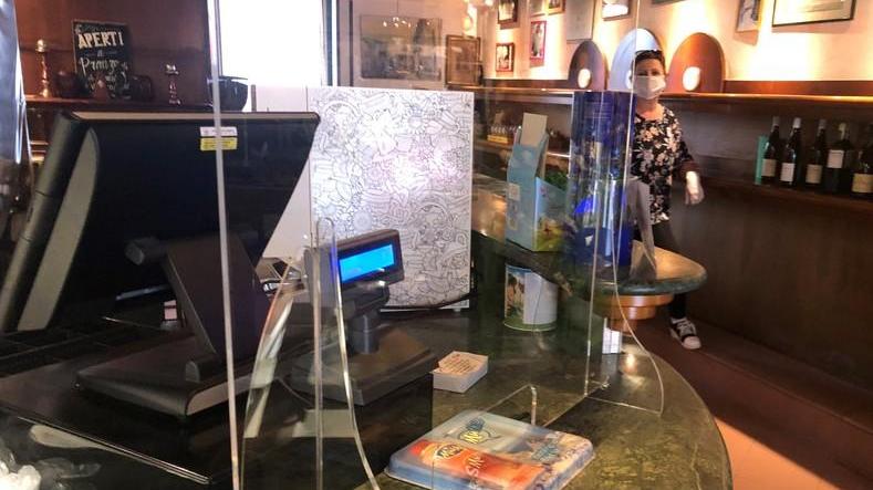Riapre il bar-pasticceria: espresso e dolci a Riglione. I titolari: «Abbiamo pianto di gioia»