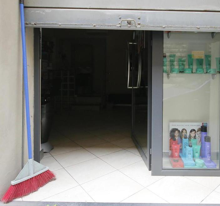 Estetisti e parrucchieri in coro: «Vogliamo lavorare anche noi»