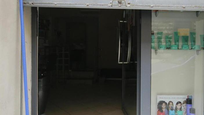 Estetisti e parrucchieri in coro: «Vogliamo lavorare anche noi»