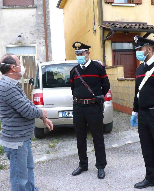 Cade in casa e resta bloccato Salvato dal vicino dopo 2 giorni 