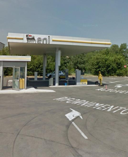 Fiorano Il distributore si rompe e tutti corrono a fare il pieno 