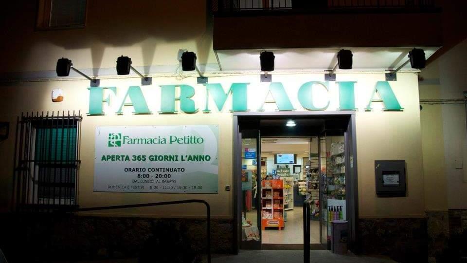 Dipendente positivo, chiusa la farmacia
