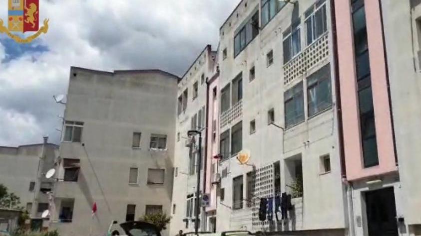 Cagliari, in casa una centrale dello spaccio: arrestata una donna