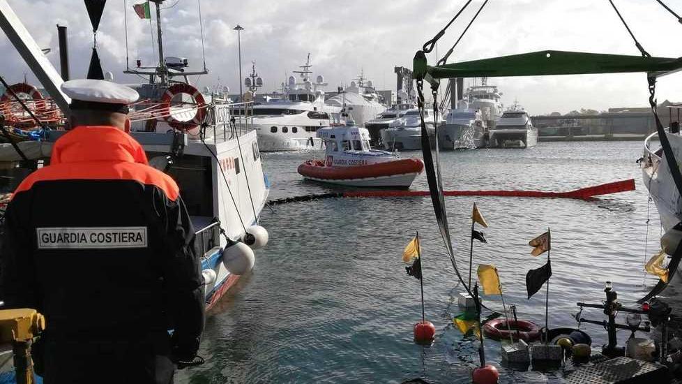 Peschereccio affonda mentre è ormeggiato alla banchina Natino