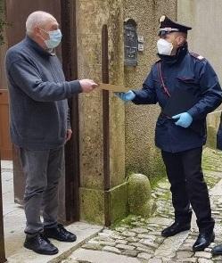 La pensione agli anziani la ritirano i carabinieri