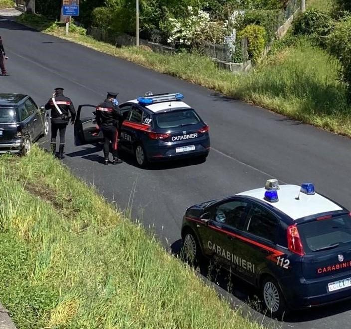 Alla guida sotto l’effetto di droghe e senza patente, denunciato 