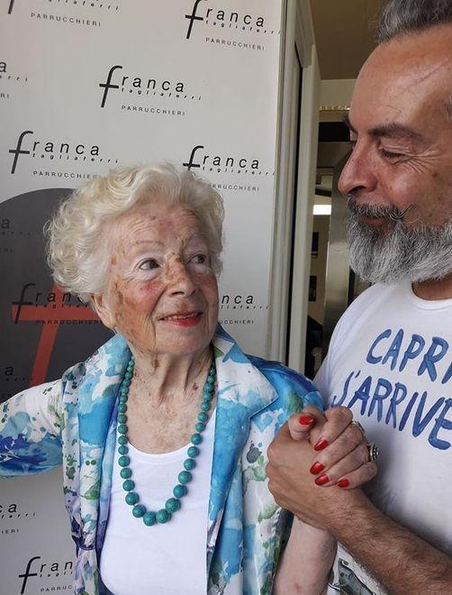 Morta la mamma del maestro di galateo Stefano Agnoloni