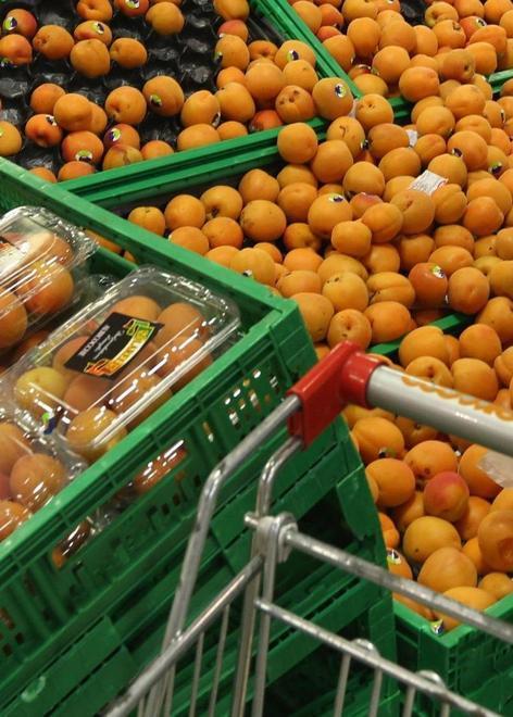 Lavare la frutta e buttare via la confezione
