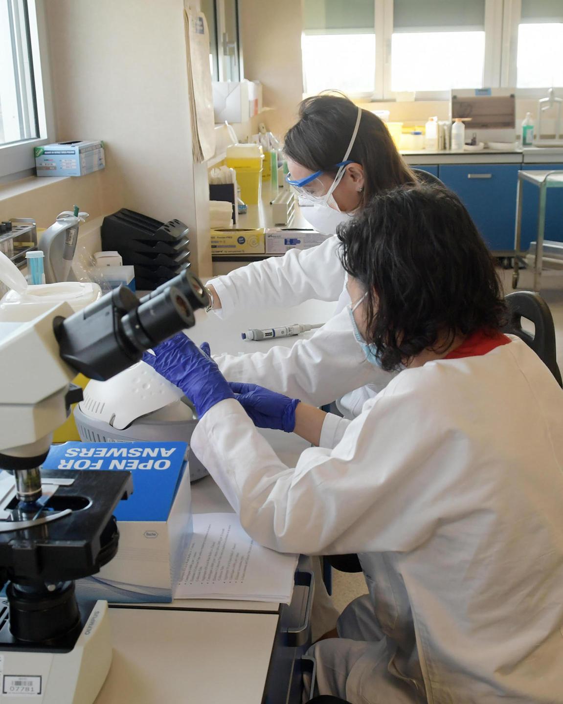 I tamponi sono ancora troppo pochi 