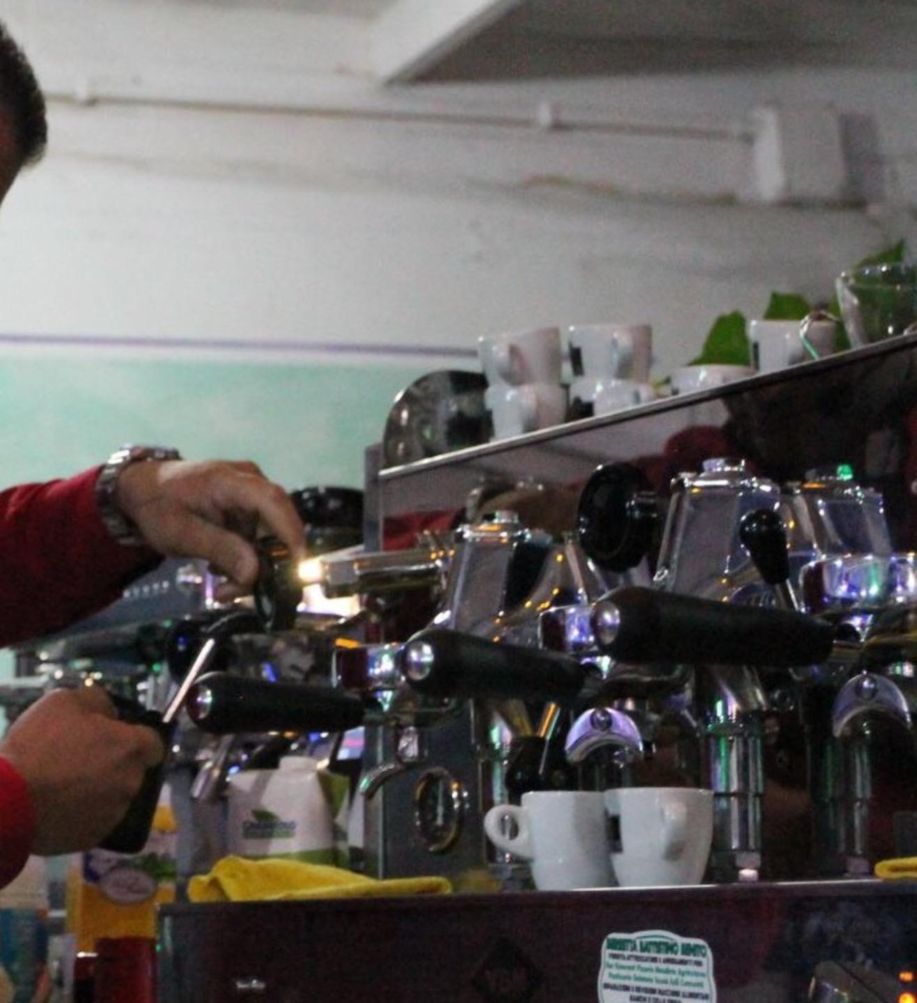 I baristi danno le chiavi al sindaco 