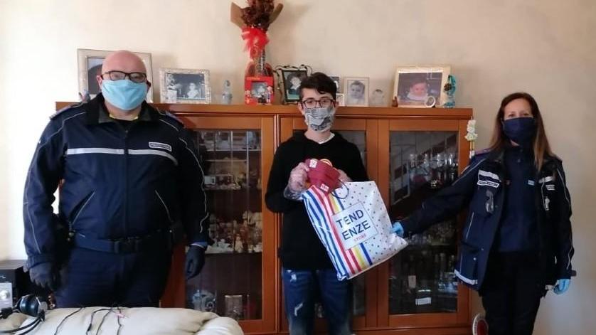Coronavirus, Alghero: Alberto a 14 anni confeziona 30 mascherine per i soccorritori 
