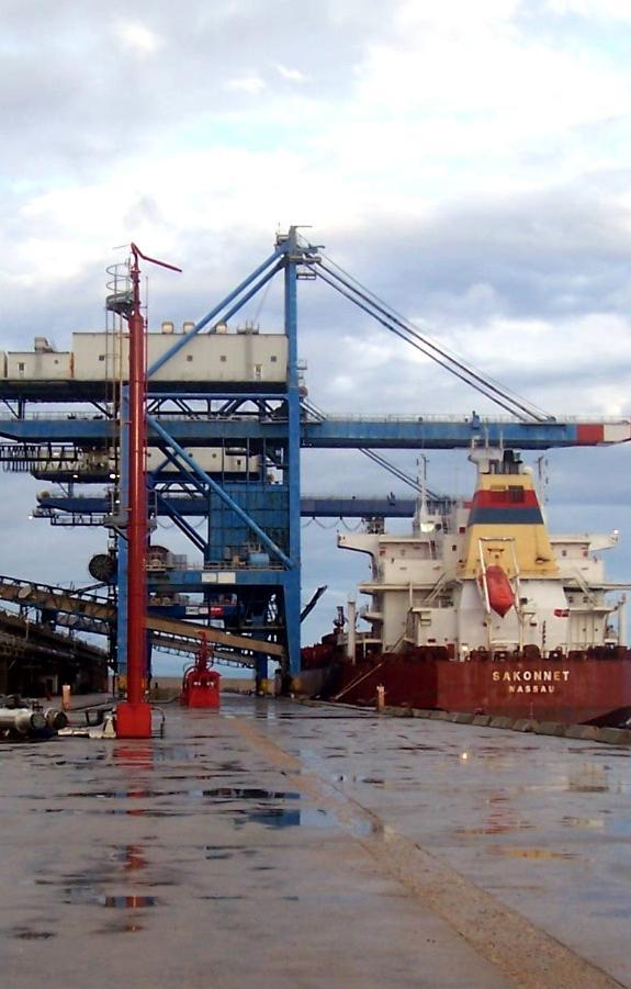 Fiume Santo, rimozione del carbone dal mare 