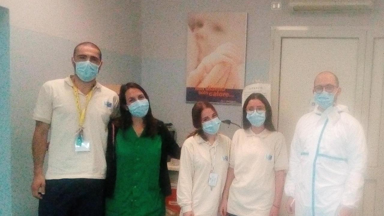 I medici e infermieri precari delle unità speciali: «Non potevamo restare a casa»