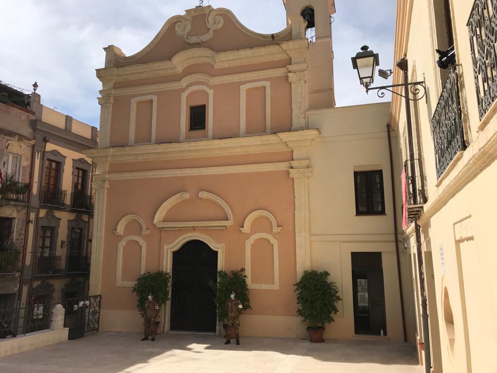 La chiesetta di Sant'Efisio a Cagliari nell'insolito scenario di oggi primo maggio 2020 con la città e l'isola ancora chiuse per l'epidemia Covid (foto Mario Rosas)