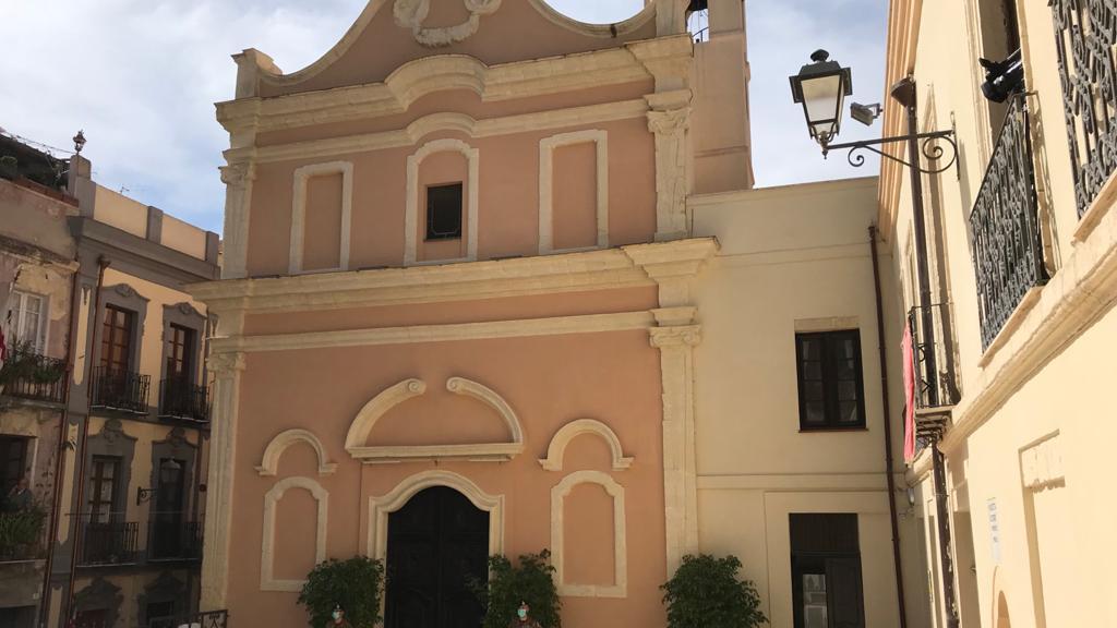 La chiesetta di Sant'Efisio a Cagliari nell'insolito scenario di oggi primo maggio 2020 con la città e l'isola ancora chiuse per l'epidemia Covid (foto Mario Rosas)