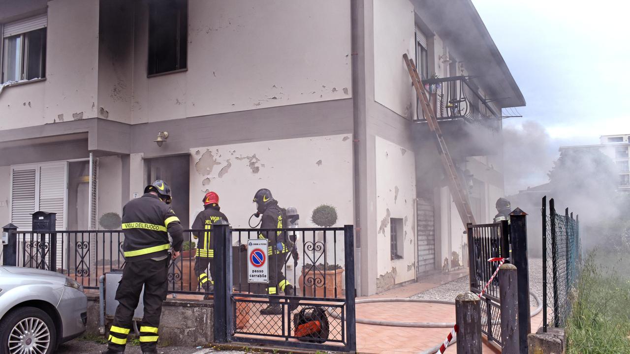 Incendio in un'abitazione, salvate cinque persone