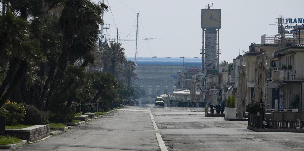 Oggi si torna a passeggiare all’aria aperta, ma occhio alle limitazioni 